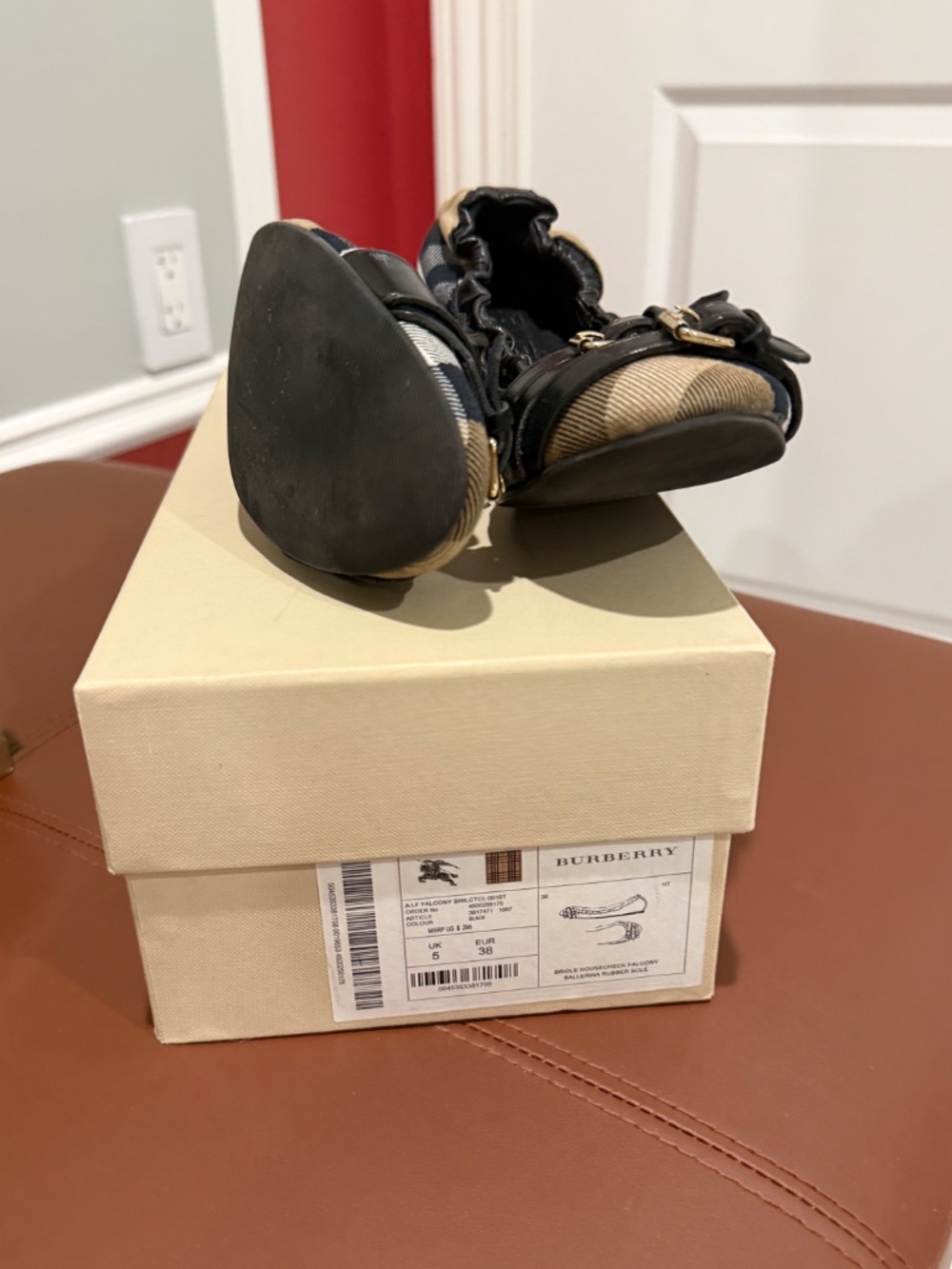 Burberry Flats - Picture 2 of 3